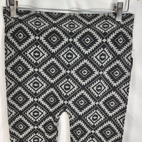 Eye Candy NWT Black & Grey Geometric Print Pull On Leggings Plus Size 2x / 3X - Picture 2 of 9